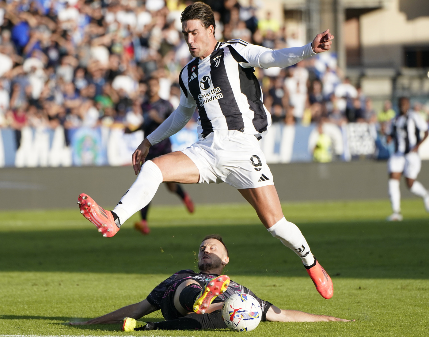 L'attaccante della Juventus Dusan Vlahovic in campo contro l'Empoli