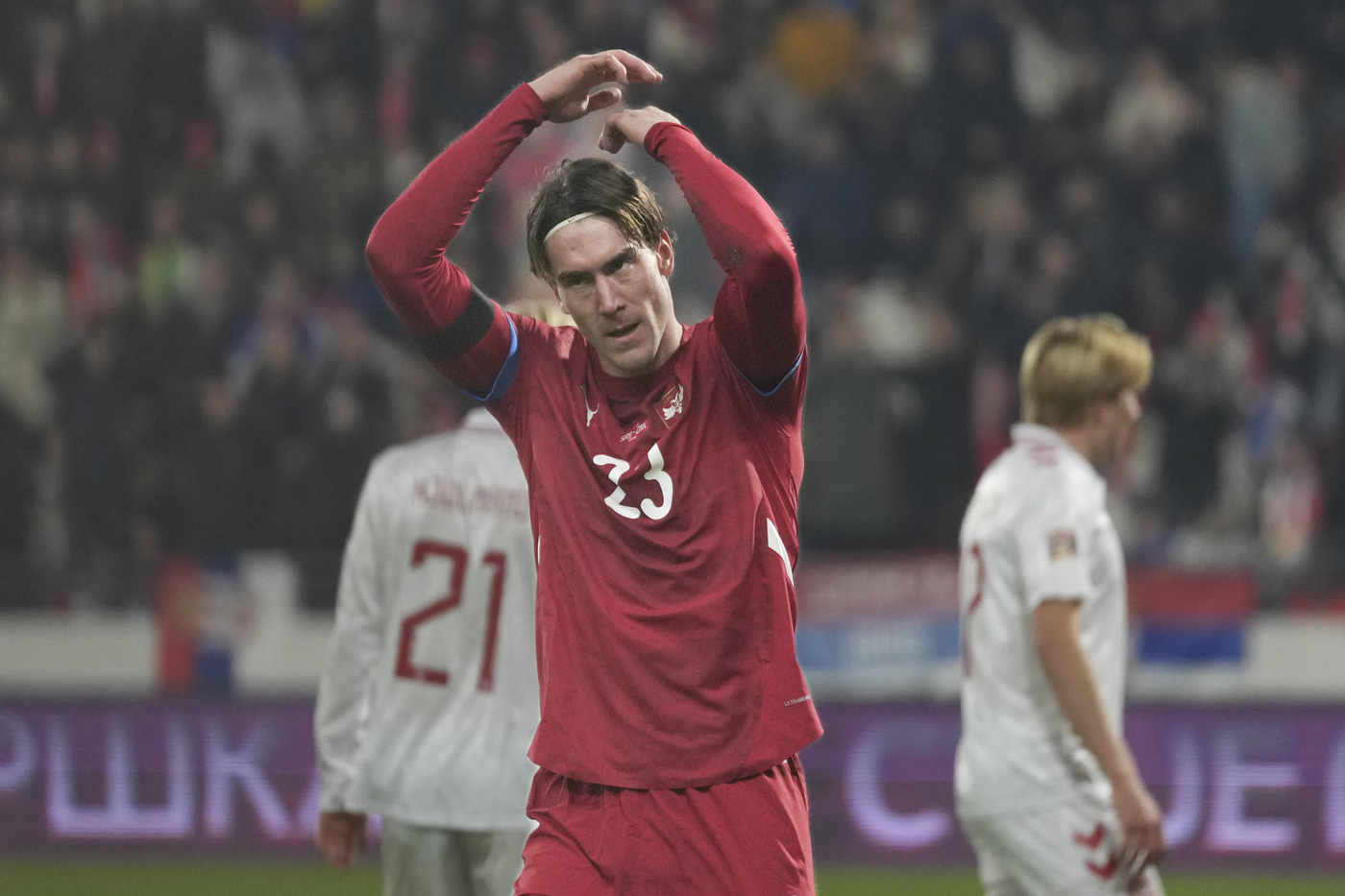 L'attaccante della Juventus Dusan Vlahovic in campo in Serbia-Danimarca di Nations League