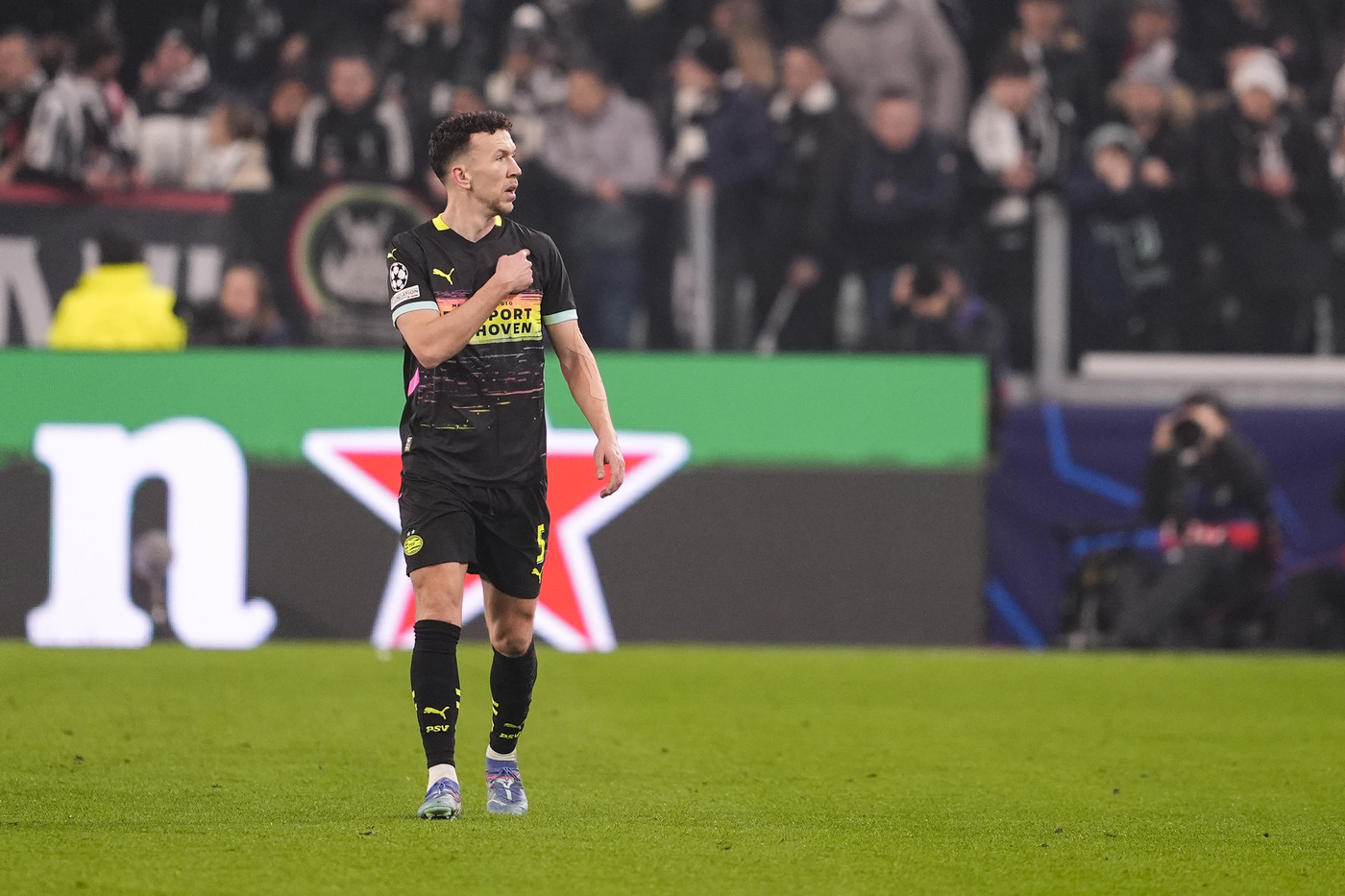 L'esterno del PSV Ivan Perisic in campo contro la Juventus in Champions League